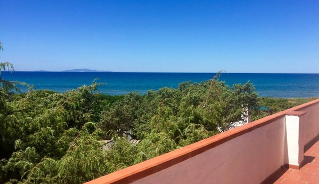 Villa Oleandro. A few steps from the sea, with garden and sea view.