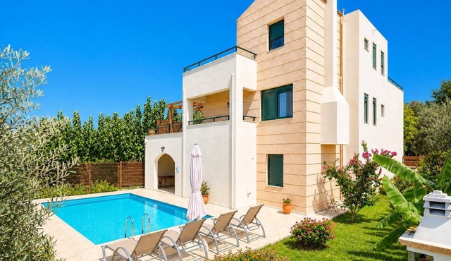 Villa Olive - Four Bedroom Villa, Sleeps 8