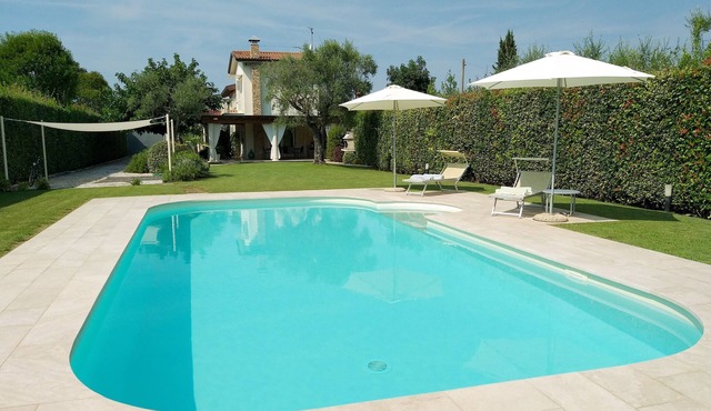 Villa Oliveta between sea and hills with private pool