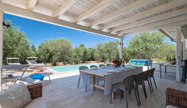 Villa 'Olivetta' with private pool, Wi-Fi and air conditioning