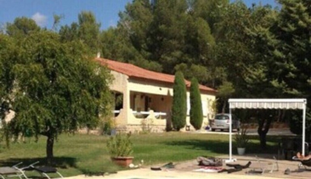 Villa on a wooded plot between vineyards and pines with private swimming pool