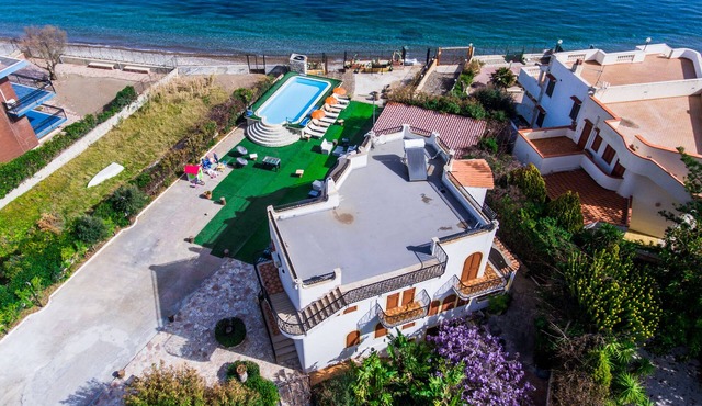 Villa on the beach whit private beach