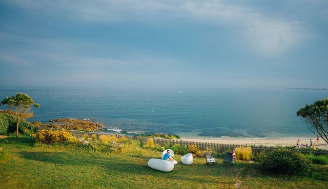 Villa on the beach with access to the beach close to Bedonet and Concarneau