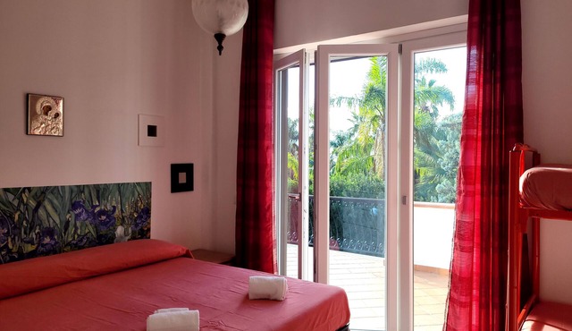Villa on two levels large garden and parking space about 350 meters from the sea