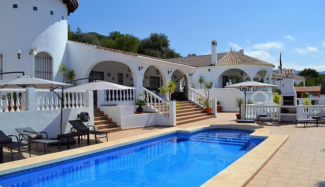 Villa overlooking the water