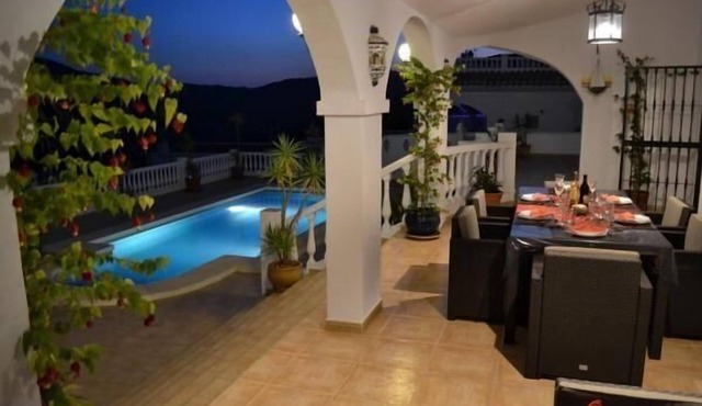 Villa overlooking the water