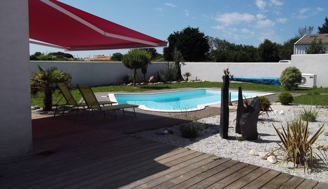 Villa Oyala with heated pool, spacious and