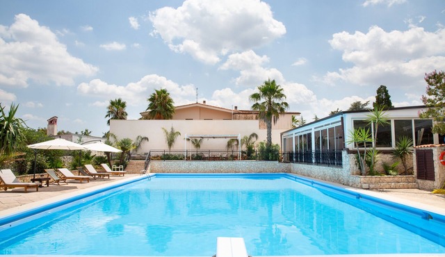 Villa Palmizi with private pool, 6 bedrooms, 8 bathrooms, in the heart of Salento!