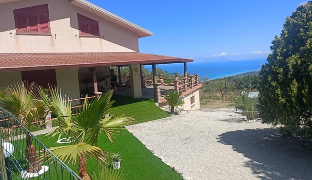 Villa 'Panorama Scurzi' with Sea View, Wi-Fi and Air Conditioning