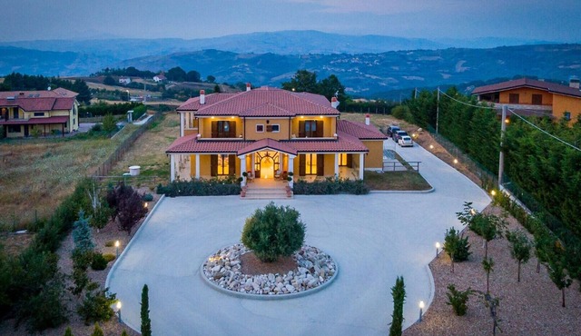 Villa Panorama, Outside the charming village of Oratino