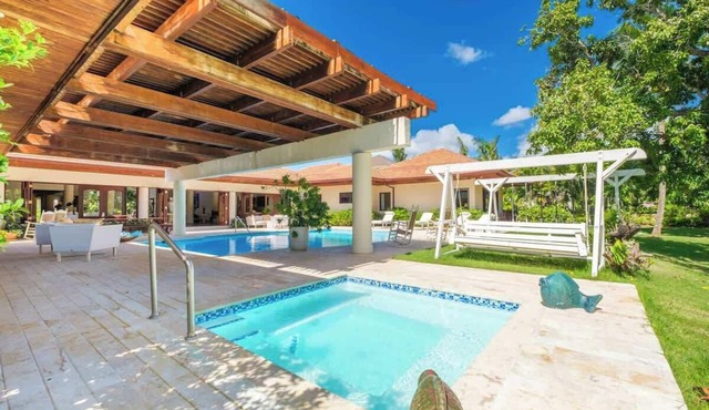 Villa Paradiso, great outdoors ,spacious villa