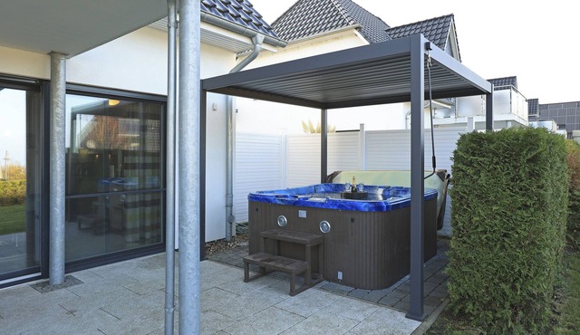 Villa Paradiso, outdoor whirlpool and sauna for exclusive use, 100m to the lake