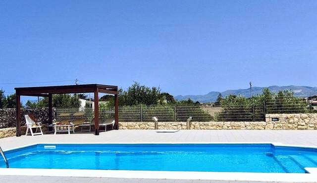 Villa 'Paradiso' with Private Pool, Wi-Fi and Air Conditioning