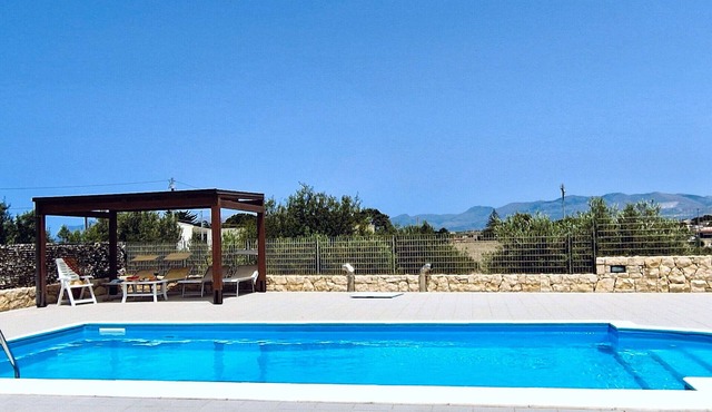 Villa 'Paradiso' with Private Pool, Wi-Fi and Air Conditioning