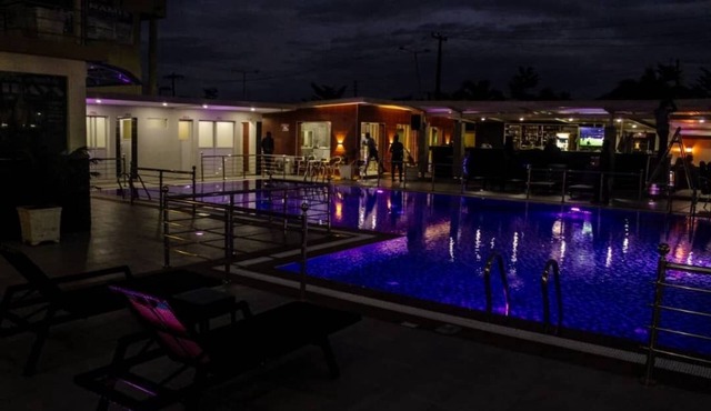 Villa Park Hotels