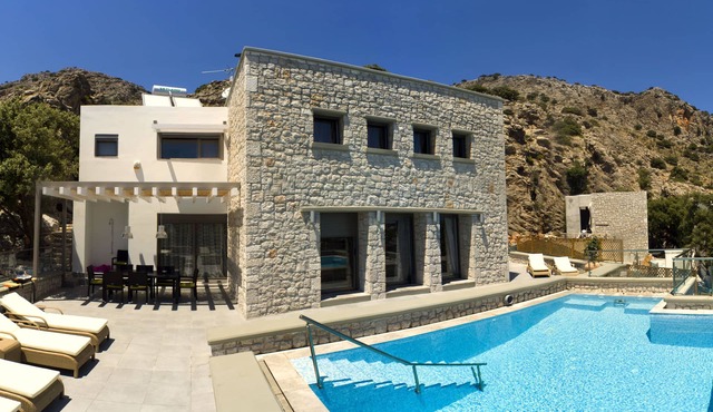 Villa Passithea , 3 bedroom villa plus studio with private heated pool