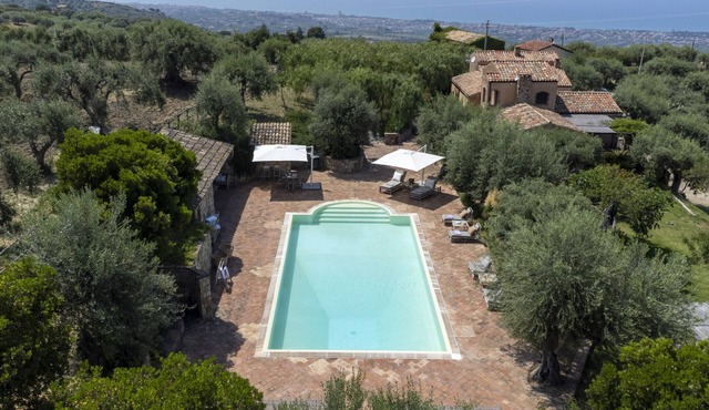 Villa Passulunara 14 by Massimo Villas