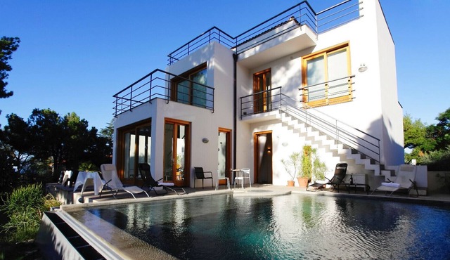 Villa Penelope, beautiful villa next to the sea