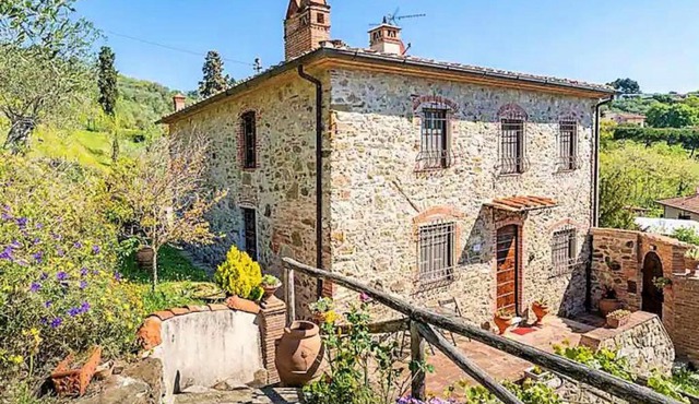 Villa Pera by Nicola Real Estate
