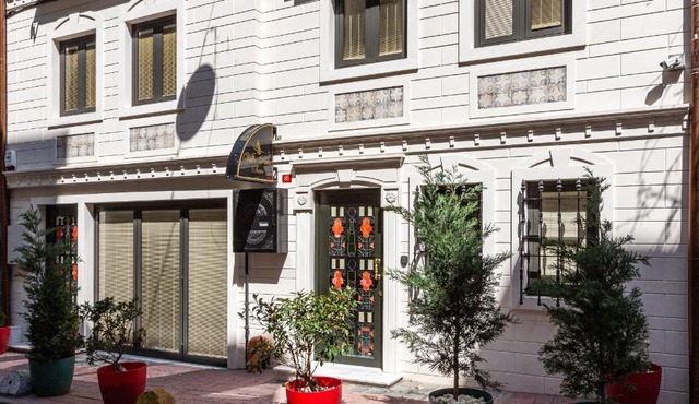 Villa Pera Suite Hotel