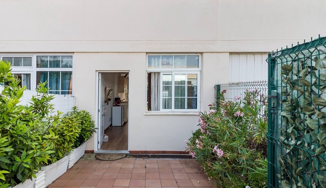 Villa Peral Apartment with Private Terrace and Garden in Liencres