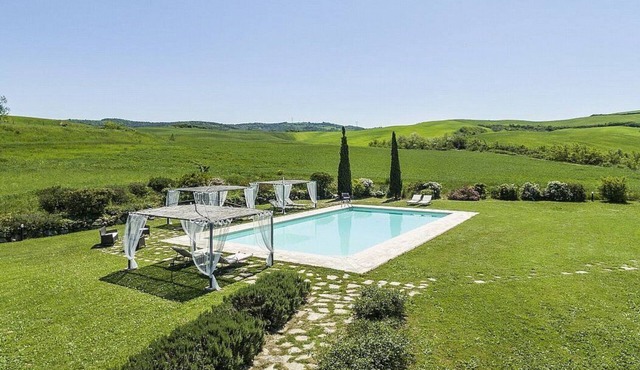 Villa Pernice: An elegant and welcoming two-story villa surrounded by the greenery, with Free WI-FI.