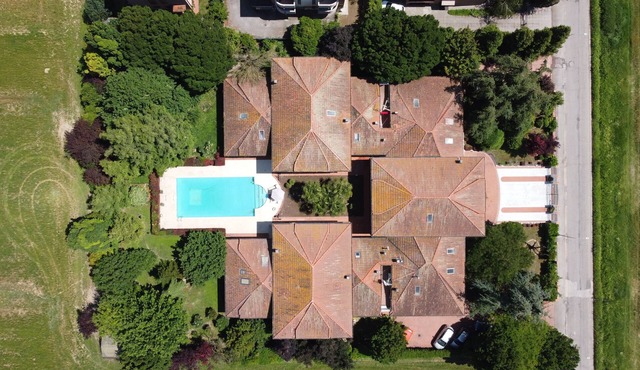 Villa Petrone | Luxury Four Seasons-Jacuzzi&Pool