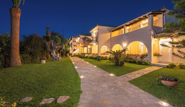 Villa Phoenix Apartments & Studios