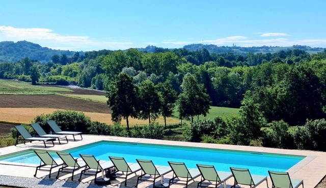 Villa Piemonte -XXL Villa for Family Reunions & Retreats mit Pool & Whirlpool