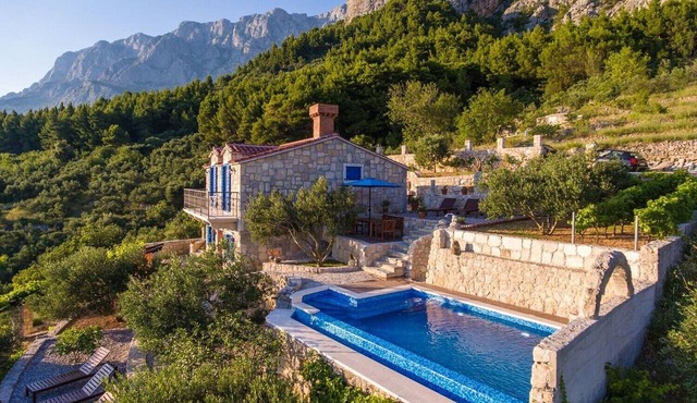 Villa Pina in Makarska, private pool
