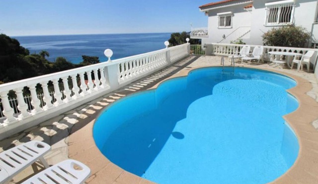 Villa piscine Eze bord de mer à 500m de la plage