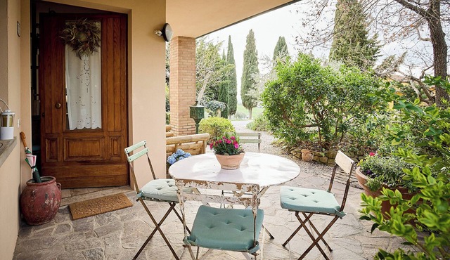 Villa PoliFlora is a modern apartment in Monticchiello of Pienza in Tuscany.