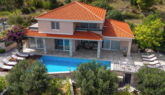 Villa Porto Mimice – 40sqm Heated Pool, 4 Bedrooms, Sauna, Gym & Billiards