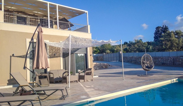Villa,private pool,ideal for families/couples.10 minutes from the townof Lefkada