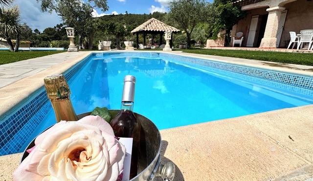 Villa, private swimming pool exclusive to tenants