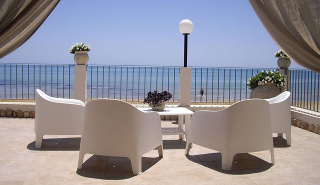 Villa Punta Piccola (at the Scala dei Turchi)