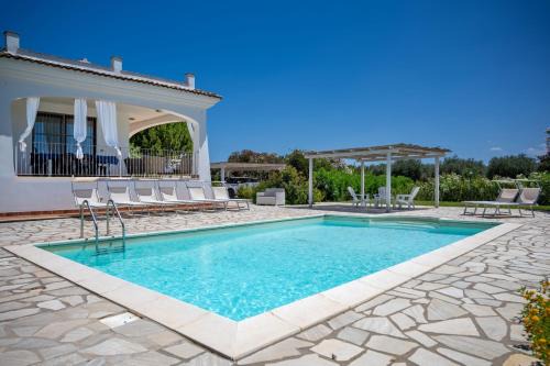 VILLA RAFAEL CON Piscina, IUN P4098