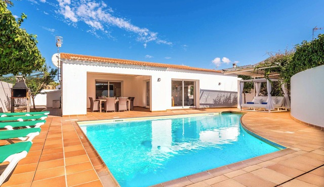 Villa Raquel Bosch - Four Bedroom Villa, Sleeps 7