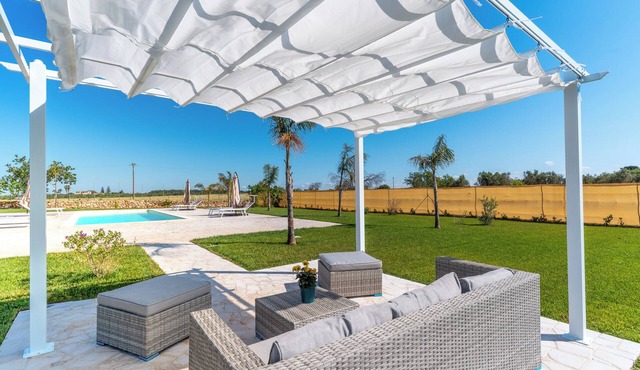 Villa Red Wind by BarbarHouse