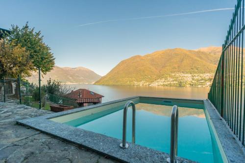 Villa Regina Retreat with Pool Lake View