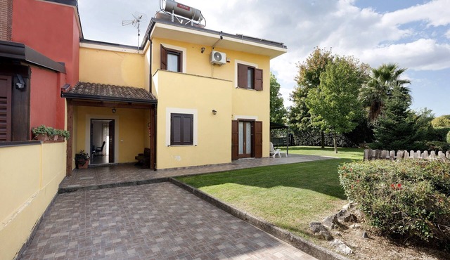 Villa 'Relax' with Mountain View, Wi-Fi and Air Conditioning