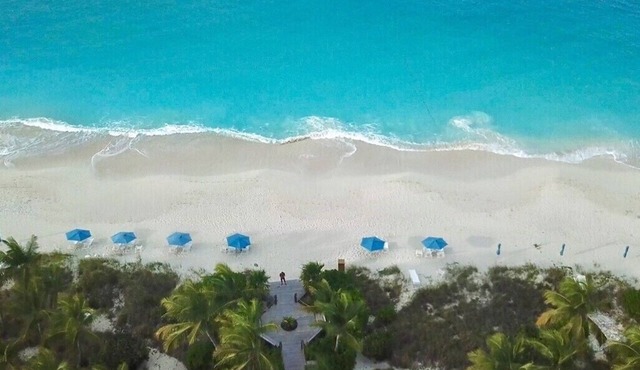 VILLA RENAISSANCE 603, 1BR in Grace Bay. Steps to the sand. WOW
