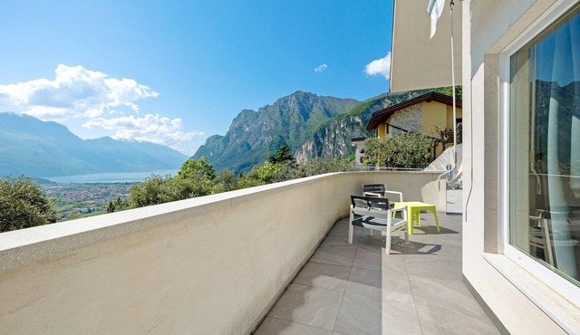 Villa 'Renè' with Private Terrace, Wi-Fi and Air Conditioning