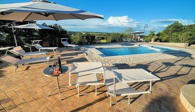 Villa Rinalda Grande: A bright and cheerful four-story villa located on top of a small hill, with Free WI-FI.
