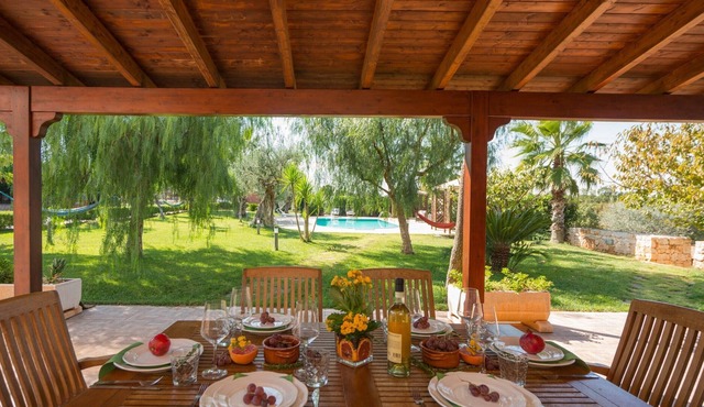 Villa Rita: Gorgeous villa with hillside view, Pet Friendly