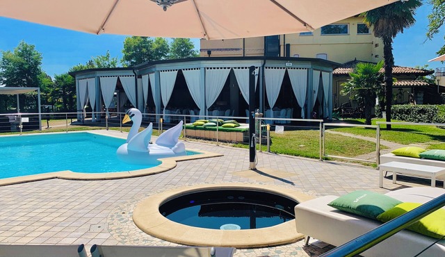 VILLA RIVIERA