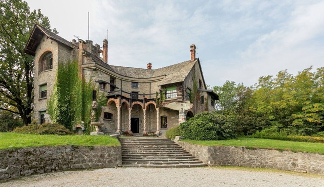 Villa Rocchetta, Enchanting Villa With 7 Br And Covered Parking By Halldis