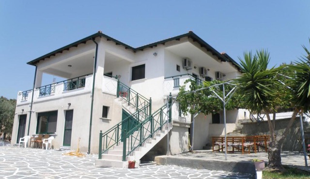 Villa Rodia 2 guests
