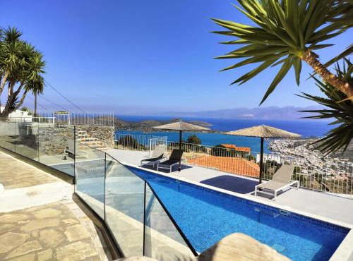 Villa Romee with private swimmingpool and panoramic view on Elounda