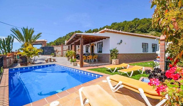 Villa Rosandra - Three Bedroom Villa, Sleeps 6